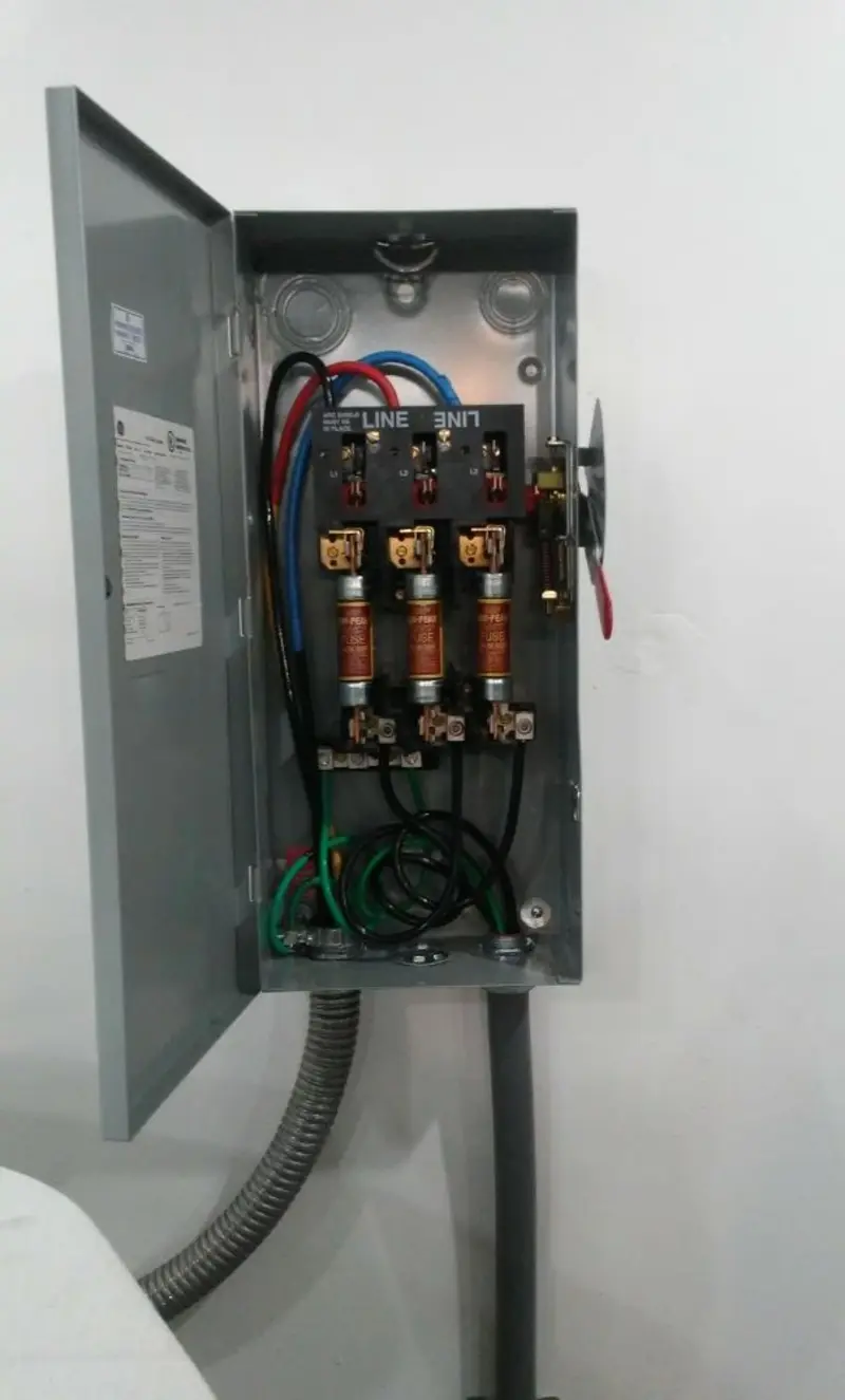 Three-phase disconnect switch installed for Smoke Detector Installation in Selma